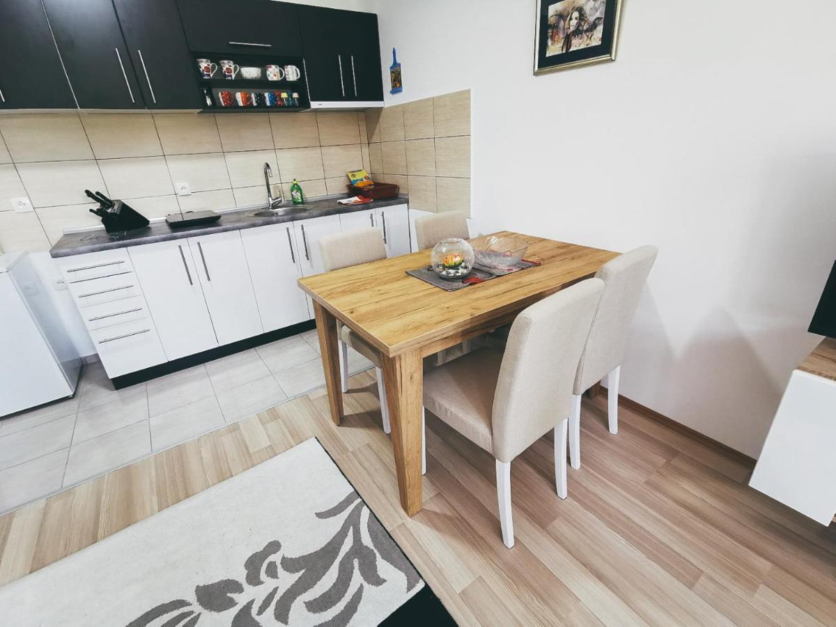 Cozy Corner Apartments - Free Parking & Wi-Fi Чуприя Экстерьер фото