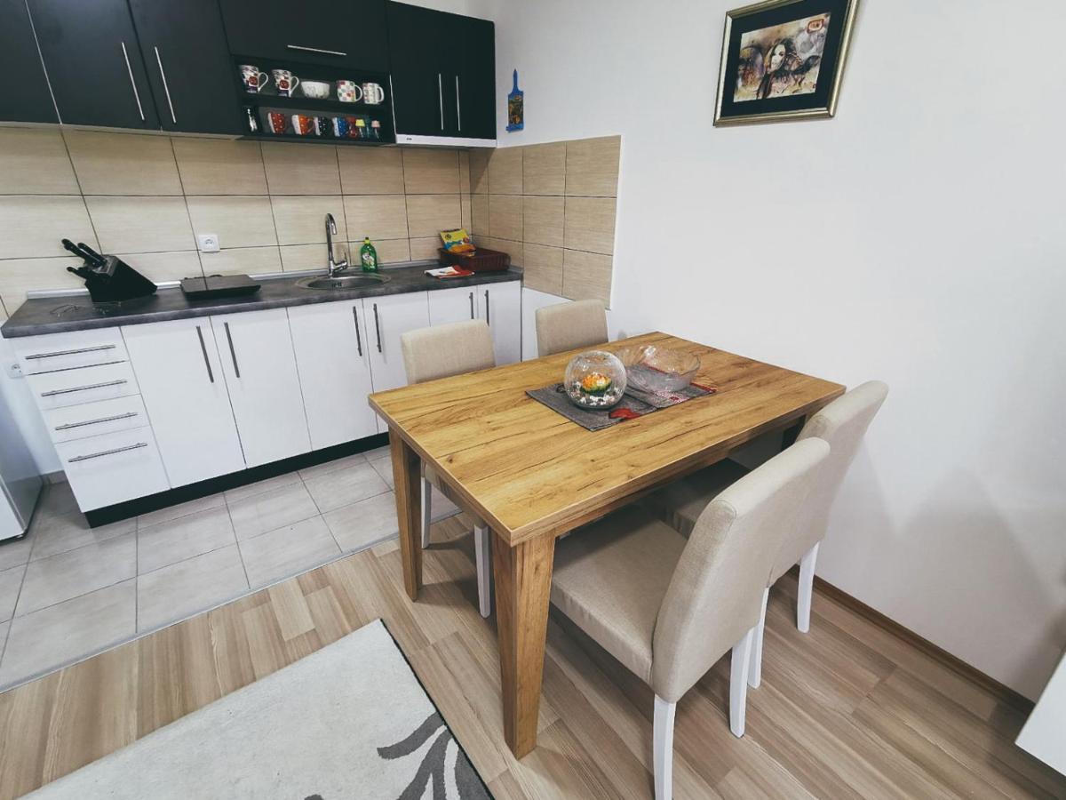 Cozy Corner Apartments - Free Parking & Wi-Fi Чуприя Экстерьер фото